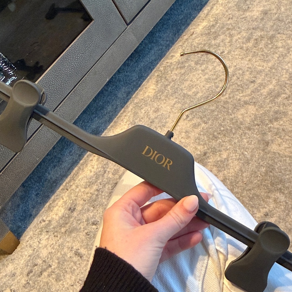 Dior Hangars - Picture 4 of 6